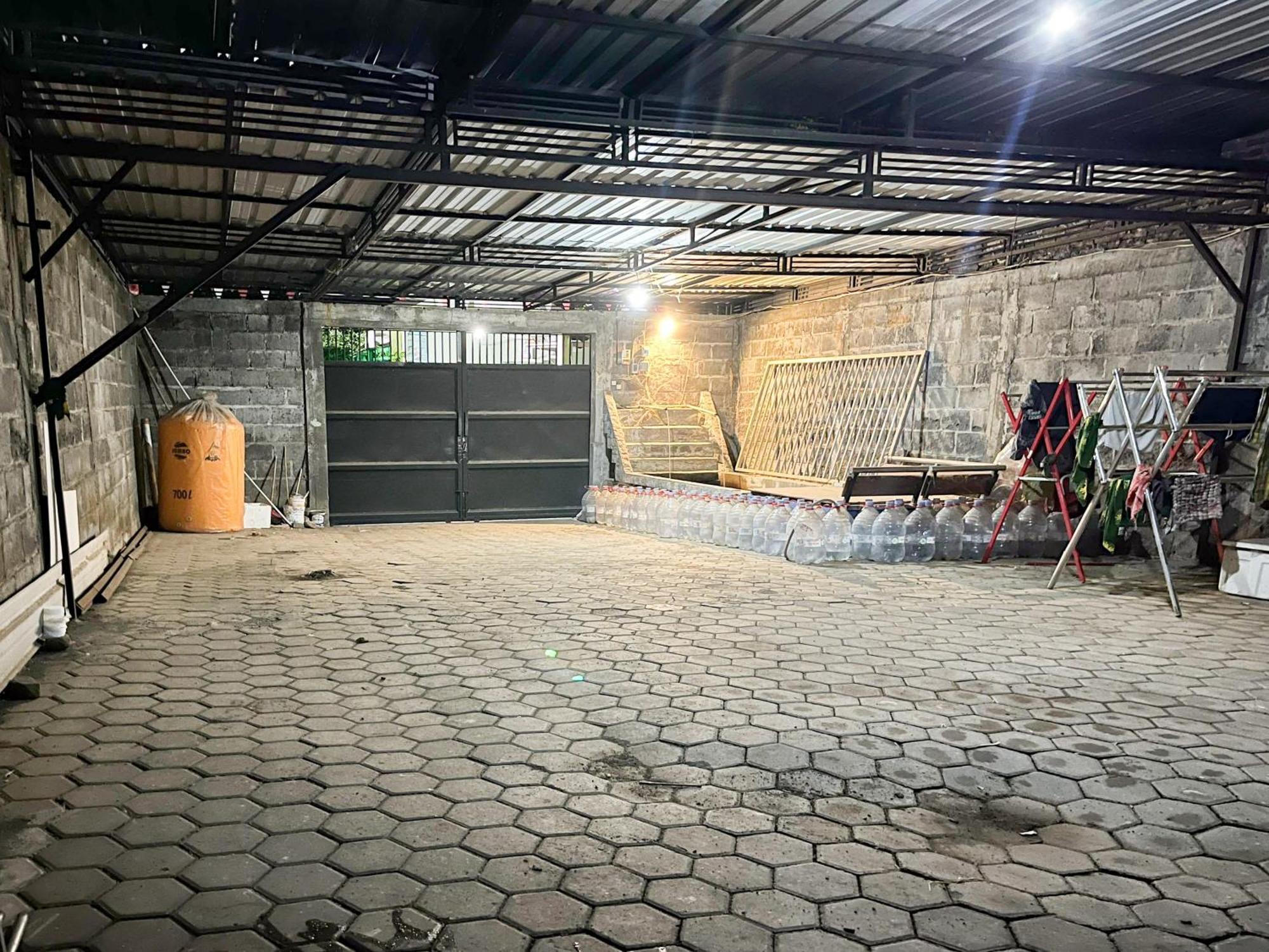 Oma Kost 3 Probolinggo Mitra Reddoorz Hotel Exterior photo