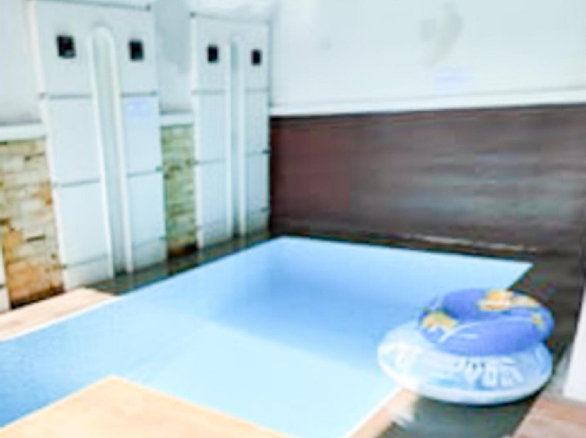 Oma Kost 3 Probolinggo Mitra Reddoorz Hotel Exterior photo